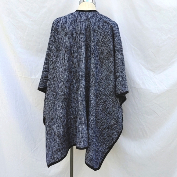 Ladies black and grey wrap with black piping, stylish and warm - Picture 5 of 8